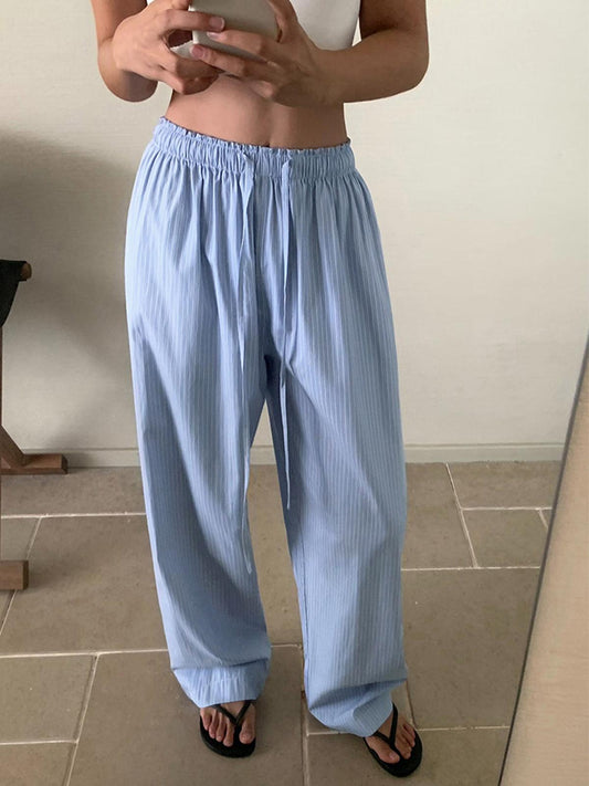 Pantalón ancho con raya diplomática y cordón ajustable