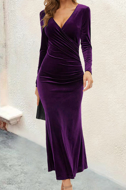 Vestido largo de terciopelo con escote en V y falda sirena