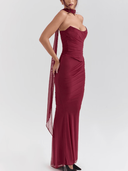 Corsé sin tirantes cabernet con pañuelo al cuello