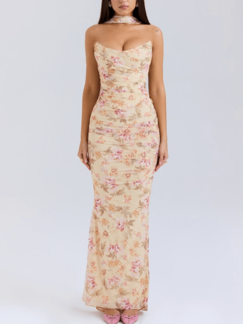 Corsé sin tirantes cabernet con pañuelo al cuello