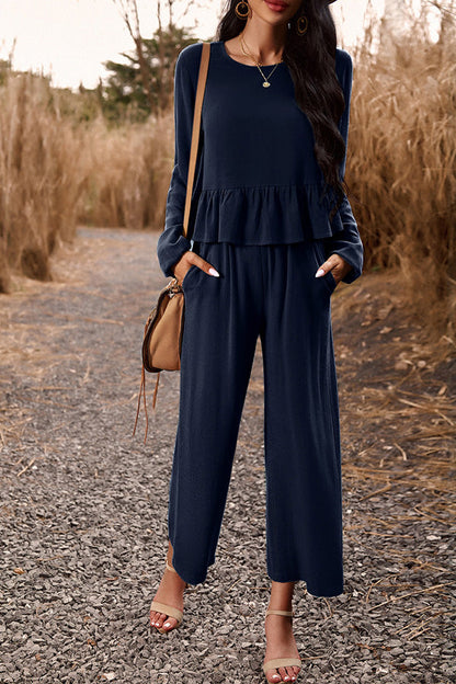 Conjunto fluido de dos piezas con camisa y pantalón recto