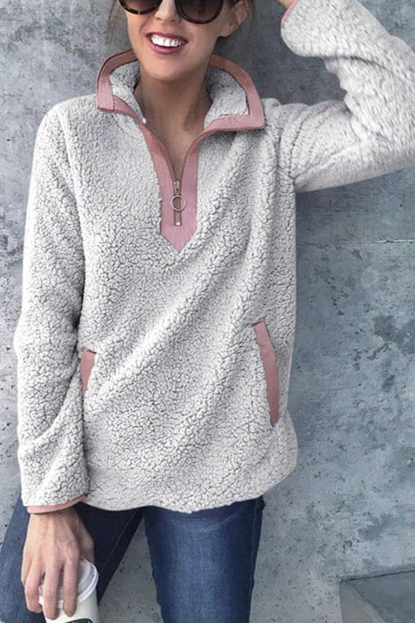 Chaqueta con cremallera y cuello alto