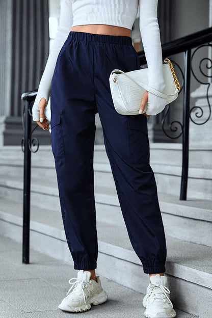 Pantalones cargo esenciales con bolsillos