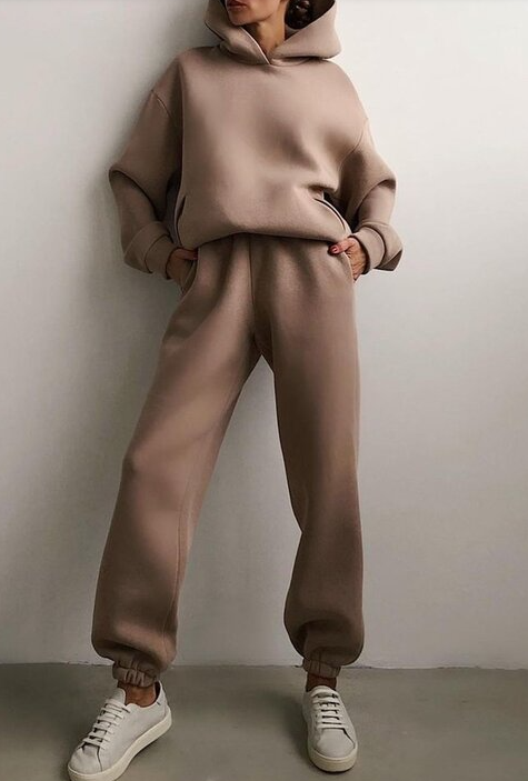 Conjunto casual con capucha de color sólido