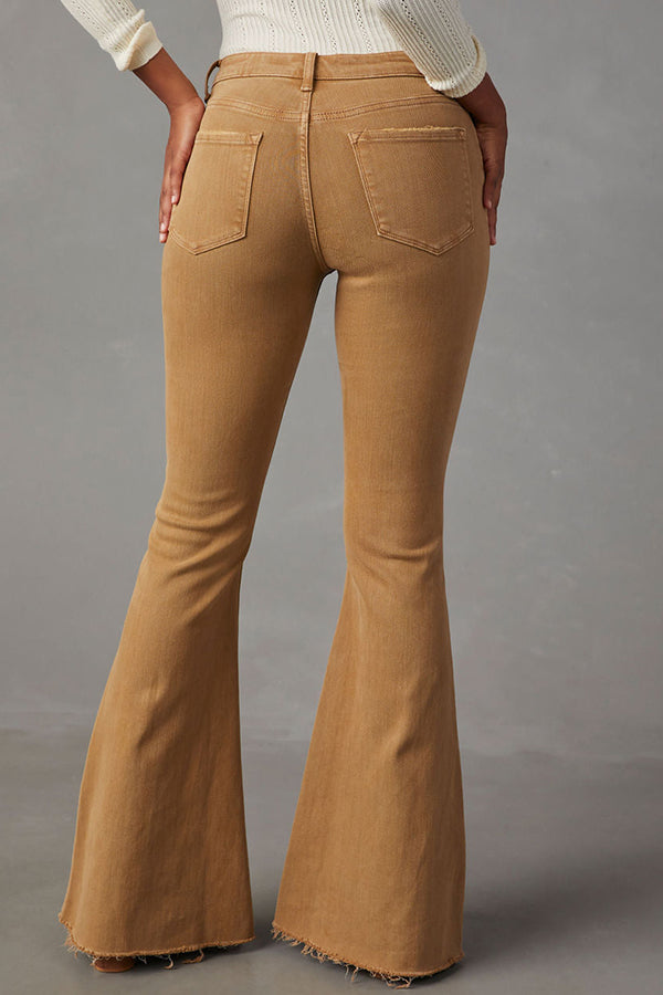 Vaqueros acampanados de tiro alto