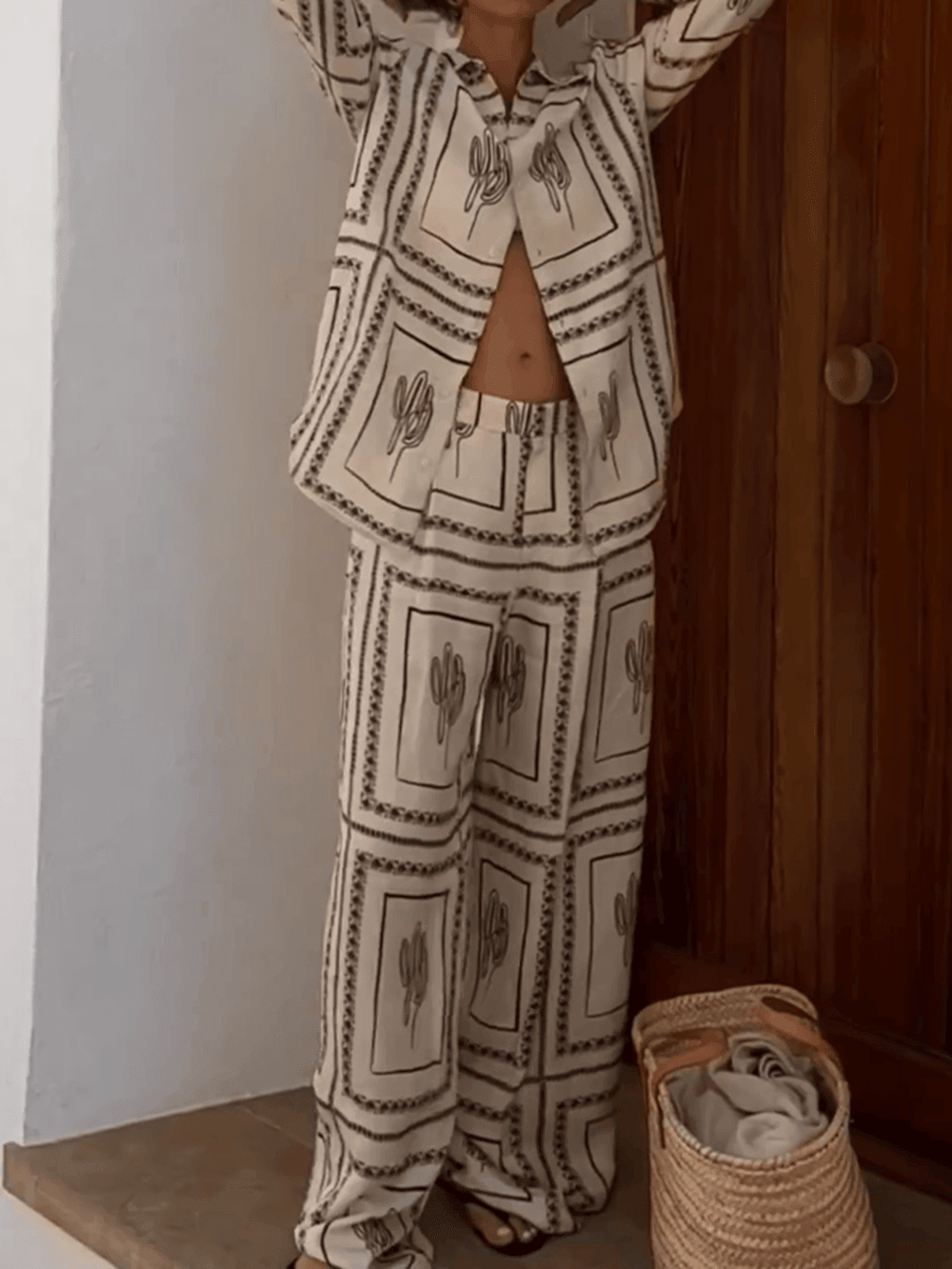 Conjunto de dos piezas con estampado geométrico abstracto