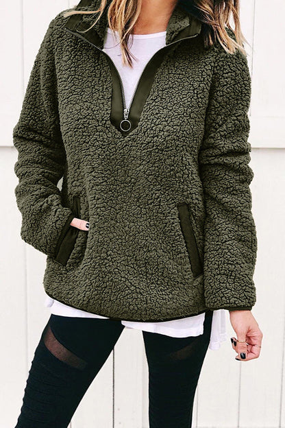 Chaqueta con cremallera y cuello alto