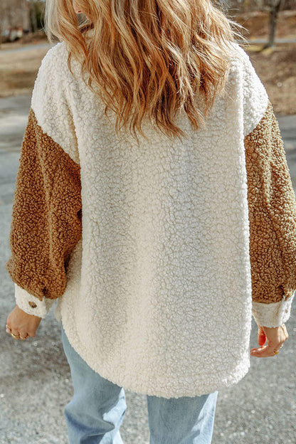 Abrigo de pelo bicolor con bolsillos y solapa