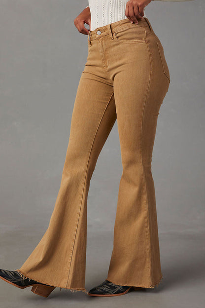 Vaqueros acampanados de tiro alto