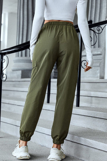 Pantalones cargo esenciales con bolsillos