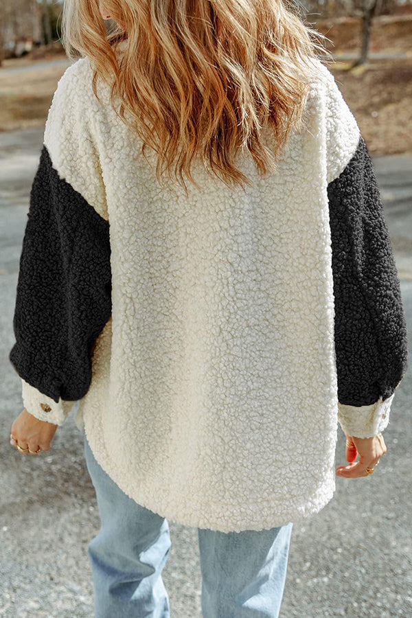 Abrigo de pelo bicolor con bolsillos y solapa