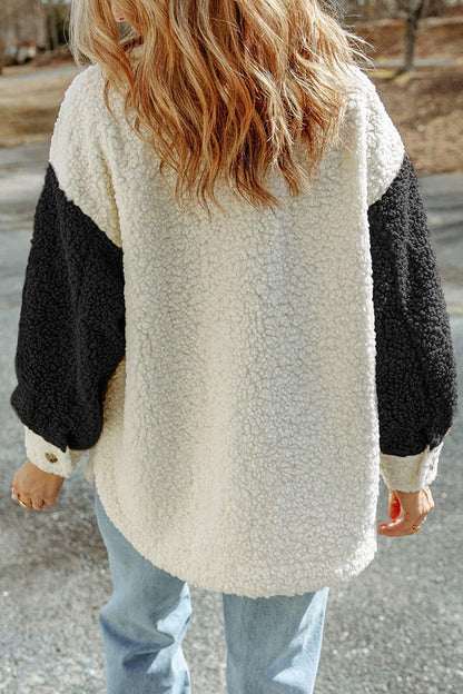 Abrigo de pelo bicolor con bolsillos y solapa