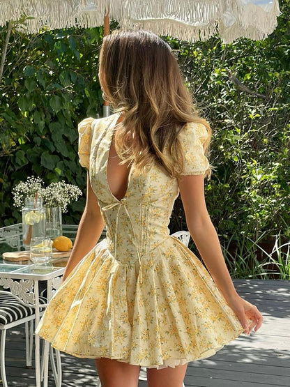 Vestido corto con nudo y estampado floral