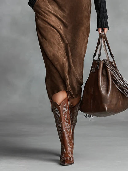 Vestido Midi de Ante con Cuello Redondeado y Tirantes Anchos