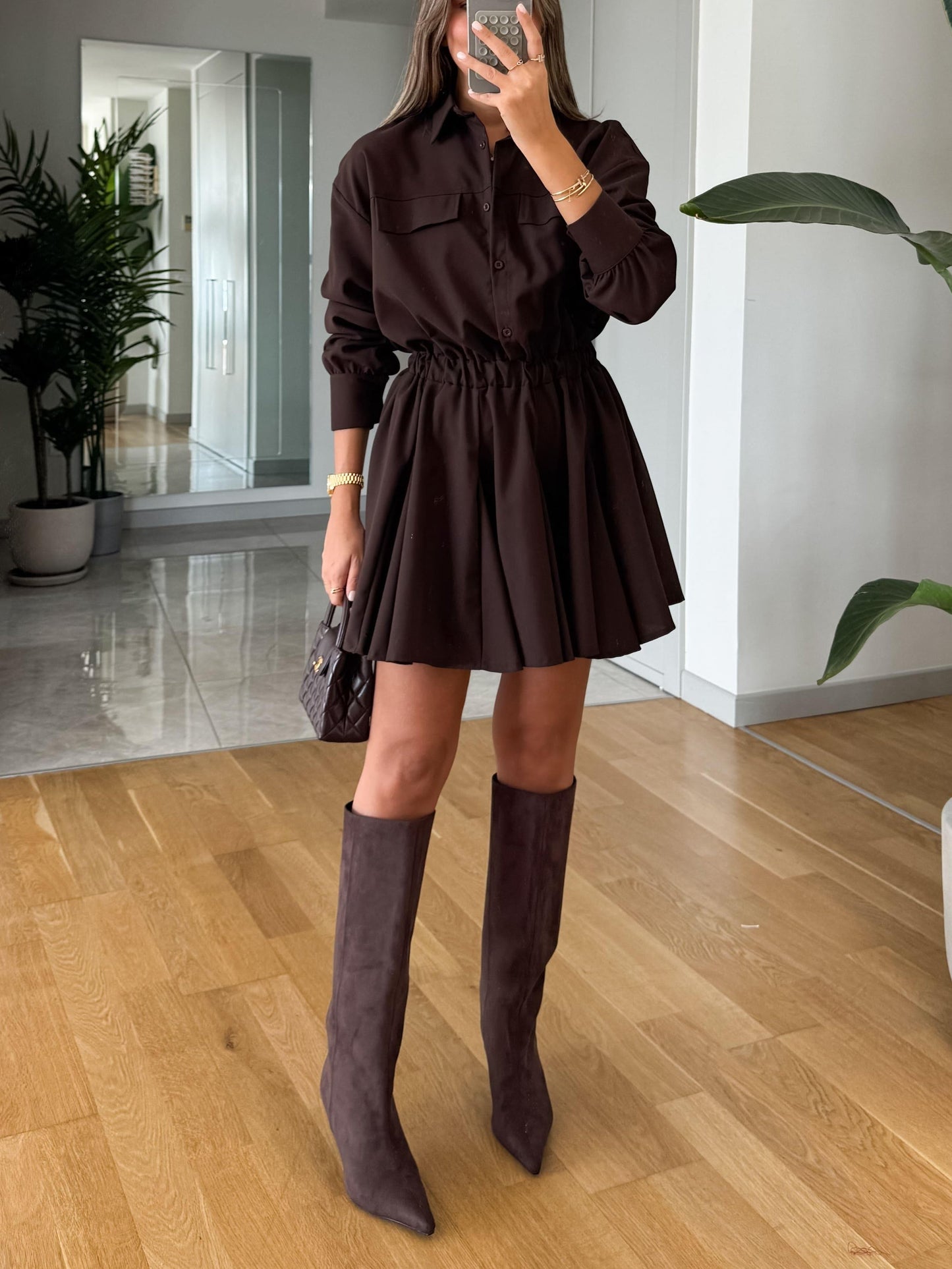 Vestido Camisero Corto con Cintura Ajustada