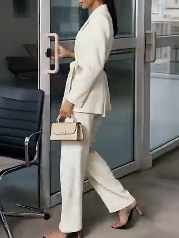 Conjunto blanco con blazer cruzado y pantalón de pierna ancha