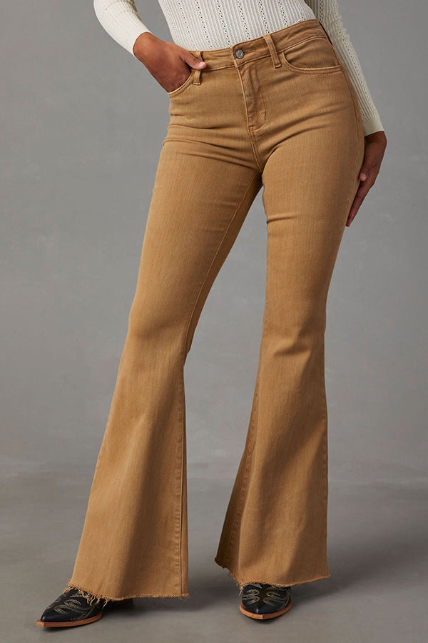 Vaqueros acampanados de tiro alto