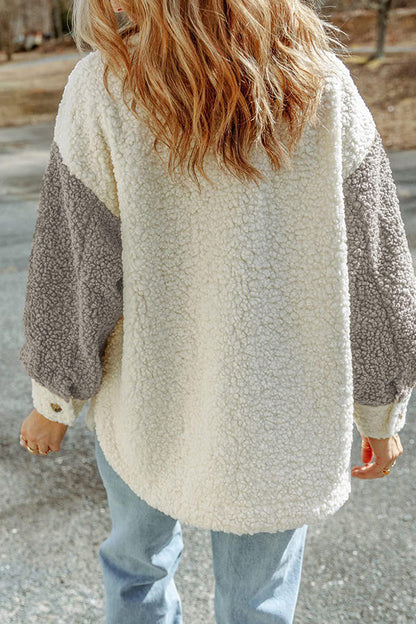 Abrigo de pelo bicolor con bolsillos y solapa