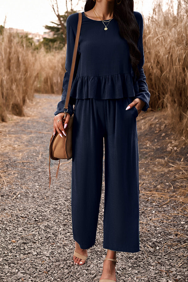 Conjunto fluido de dos piezas con camisa y pantalón recto