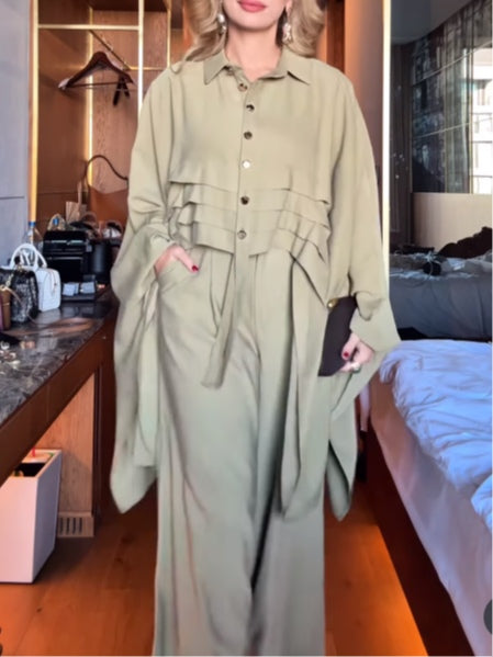 Conjunto de camisa extralarga con mangas murciélago y pantalones anchos