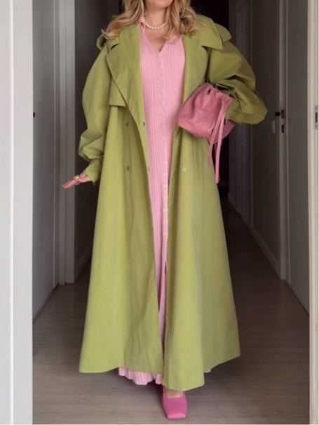 Trench verde oversize con mangas abullonadas
